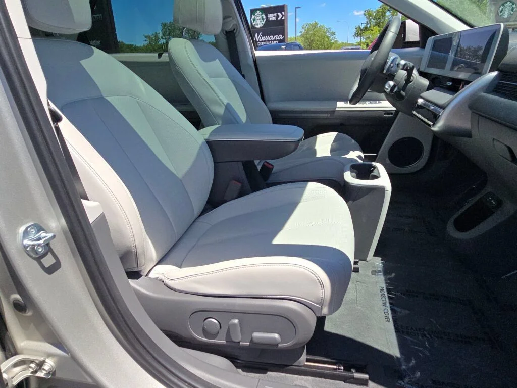 Used 2023 Gold Hyundai Limited image 6