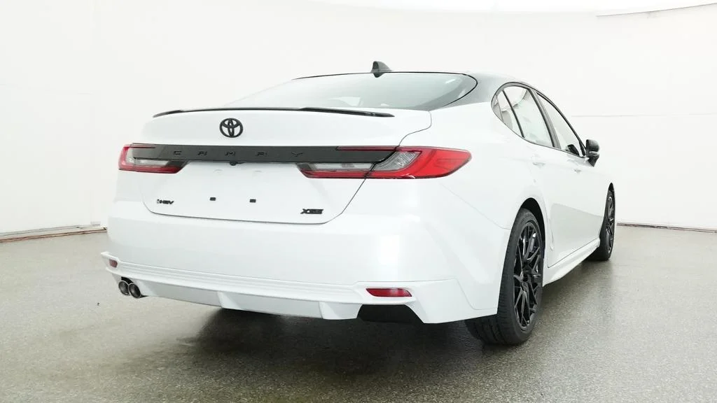 New 2026 Wind Chill Pearl with Midnight Black Metallic roof Toyota XSE image 29