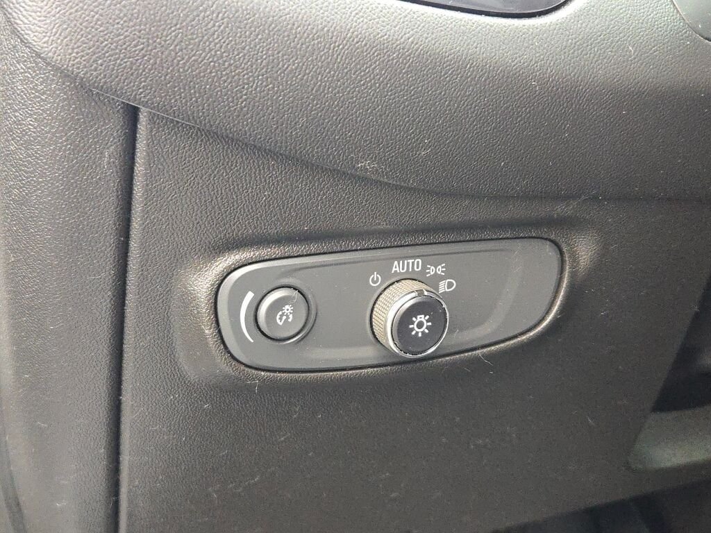 Used 2022 Silver Chevrolet LS image 19