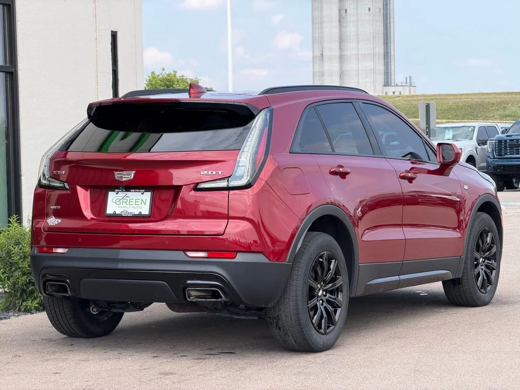 Used 2019 Red Cadillac Sport image 5