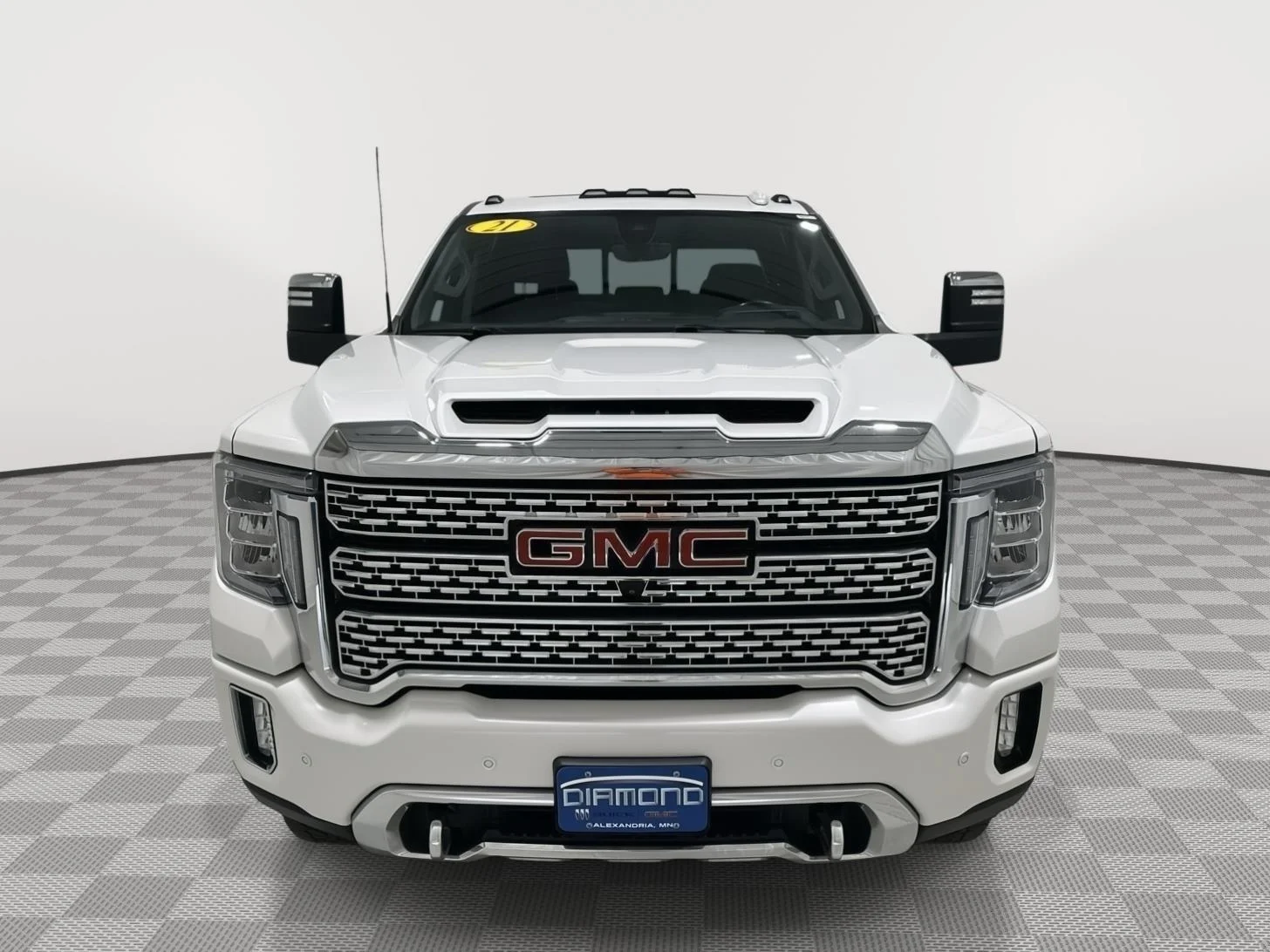Used 2021 White Frost Tricoat GMC Denali image 8