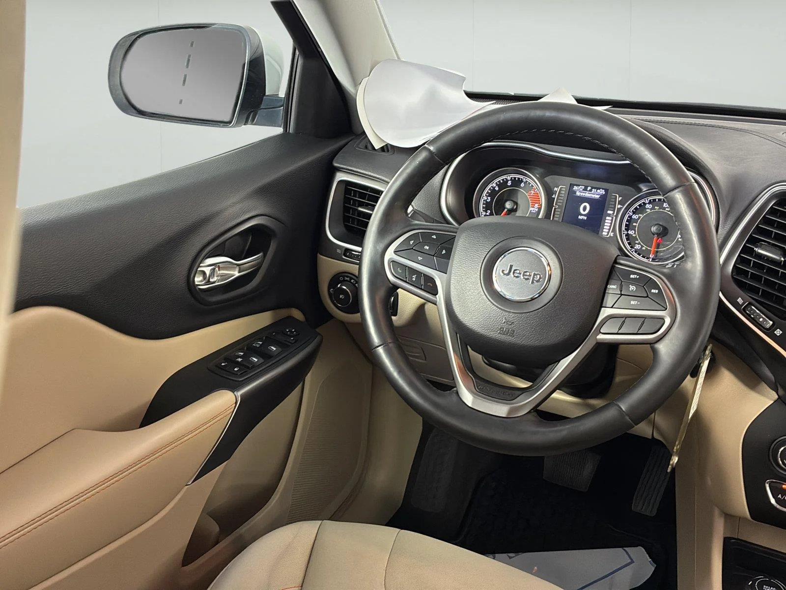 Used 2019 Bright White Clearcoat Jeep Latitude image 11