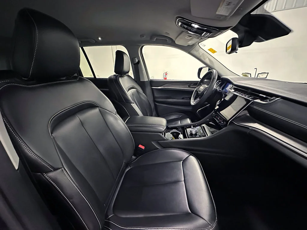 Used 2023 Gray Jeep Limited image 27