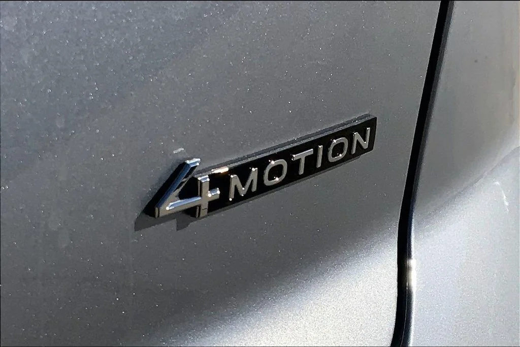 New 2026 Silver Mist Metallic Volkswagen 2.0T SE w/Technology image 9