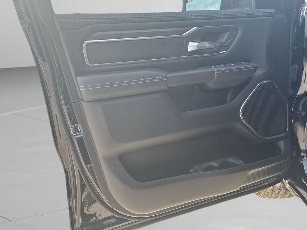 New 2026 Diamond Black Crystal Pearl-Coat Exterior Paint RAM Laramie image 12