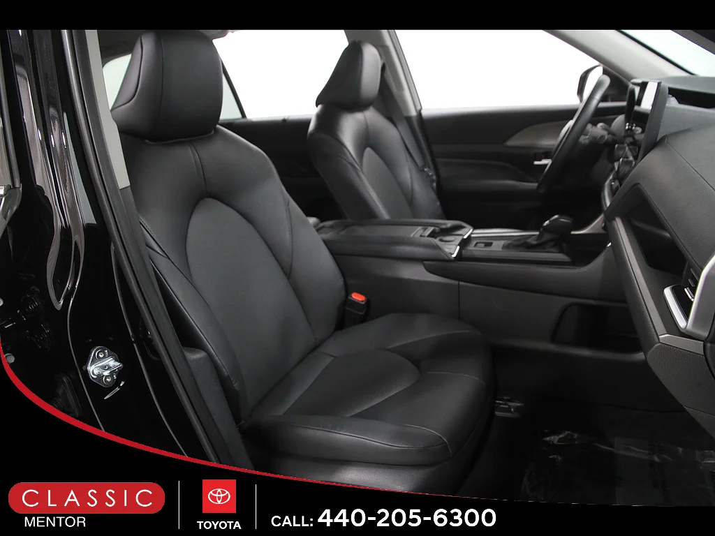 Used 2025 Midnight Black Metallic Toyota XLE image 17