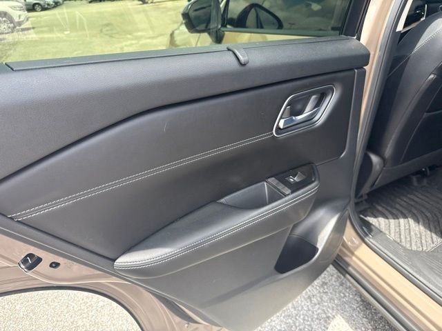 Used 2024 Black Nissan Platinum image 26