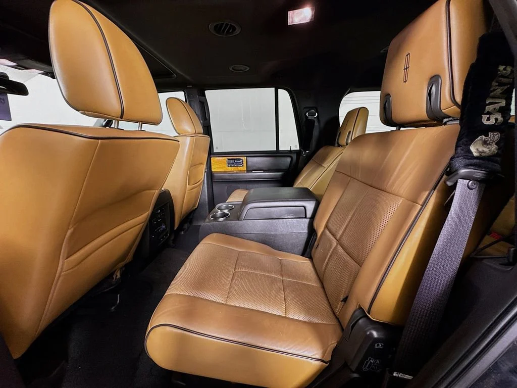 Used 2013 Black Lincoln Base image 29