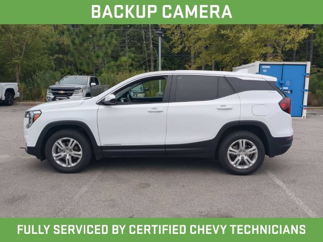 Used 2024 White GMC SLE image 9