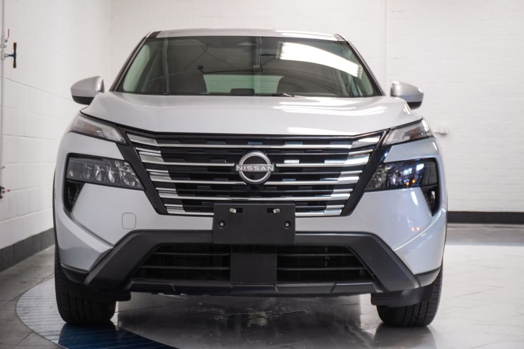 Used 2025 Silver Nissan SV image 32