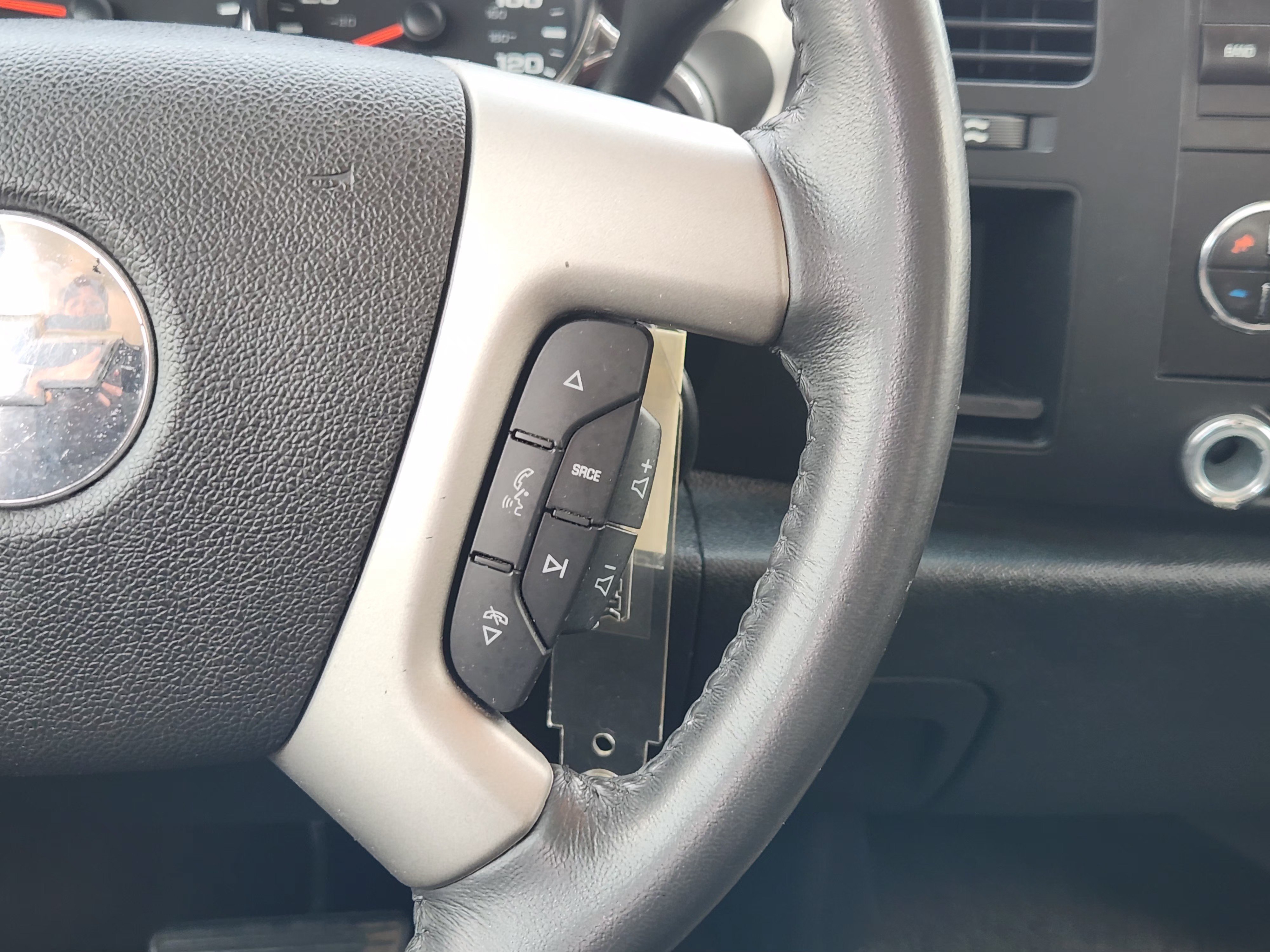 Used 2009 SUMMIT WHITE Chevrolet LT image 26