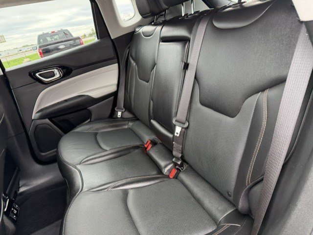 Certified Used 2022 Diamond Black Jeep Limited image 23