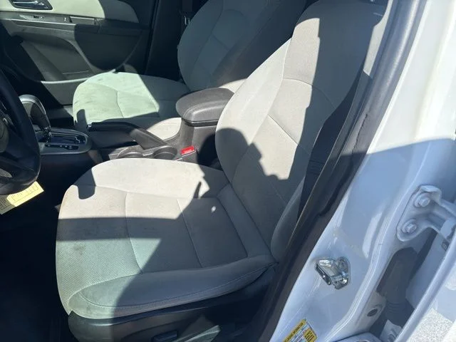 Used 2016 White Chevrolet 1LT image 9