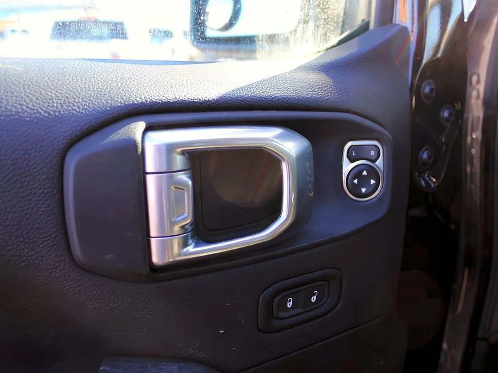 2023 Jeep Wrangler 4-Door Sahara - Photo 10