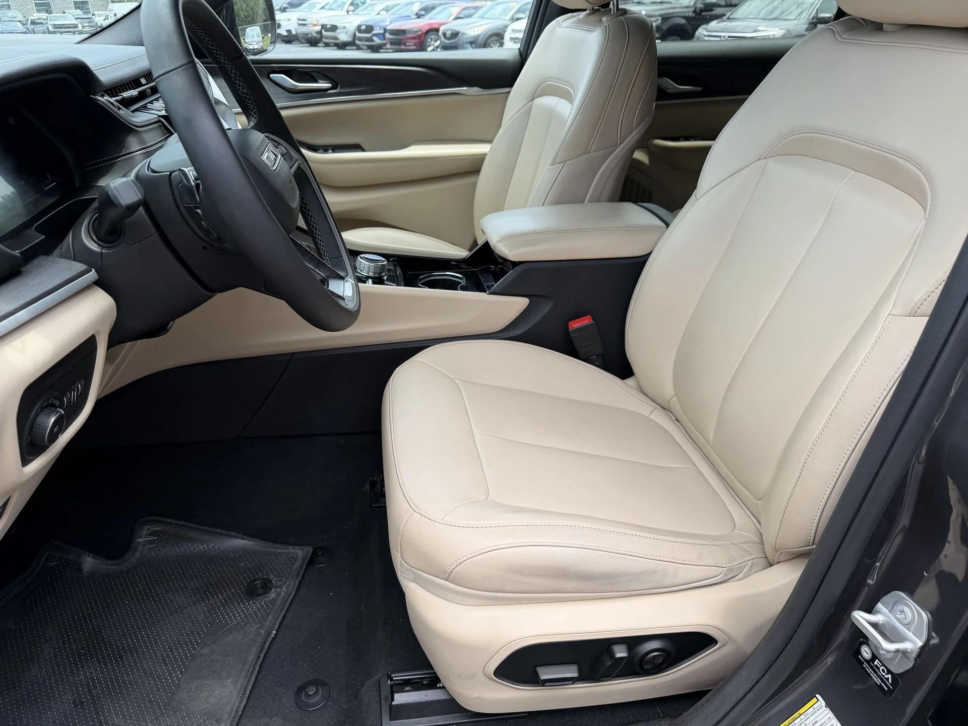 Used 2023 Metallic Jeep Limited image 15