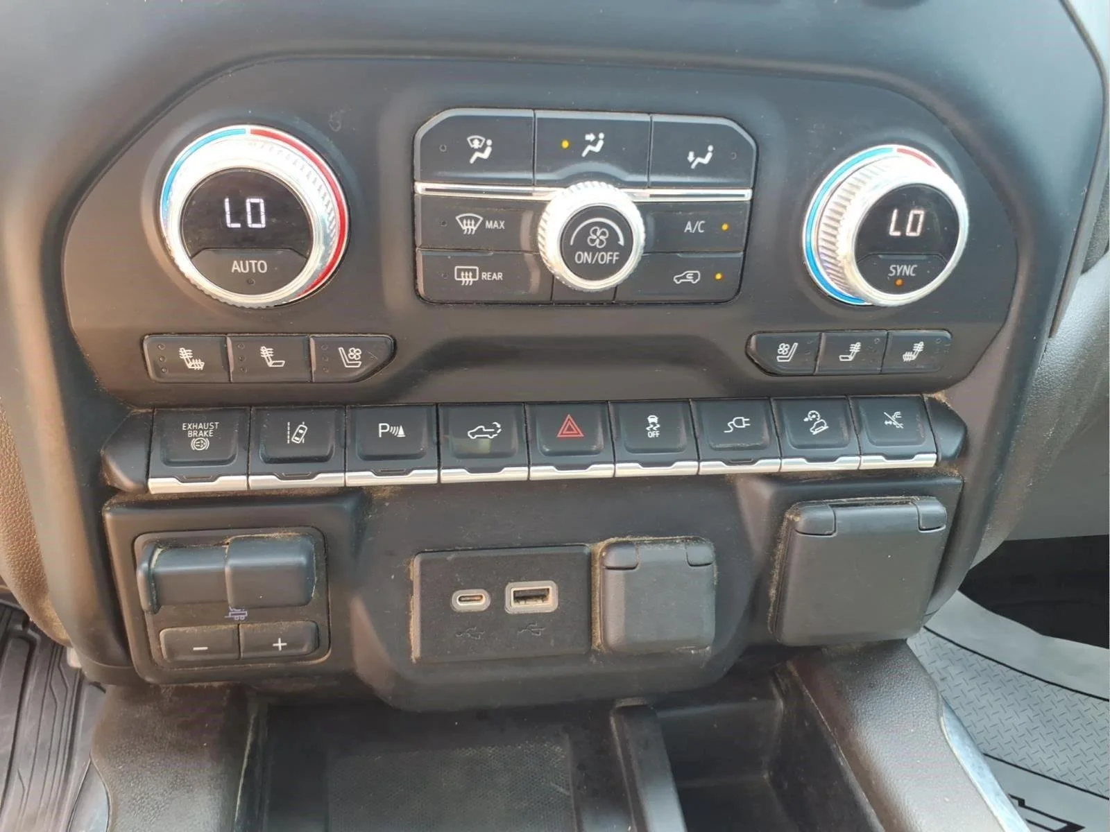 Used 2022 FOREST METALLIC GMC Denali image 25