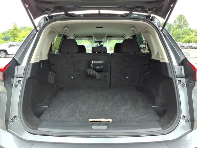 Used 2024 Gray Nissan S image 10