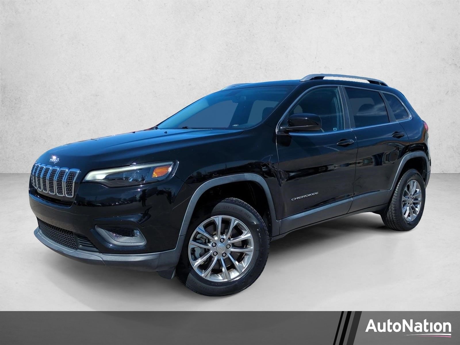 Used 2019 Diamond Black Crystal Pearlcoat Jeep Latitude Plus image 1