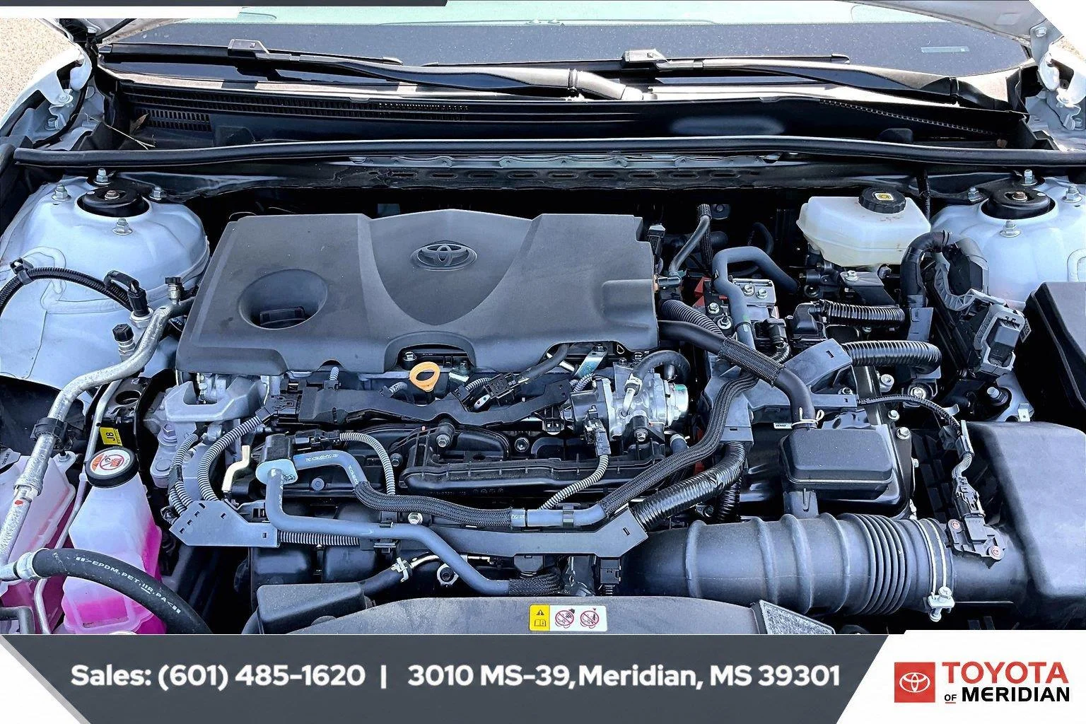 Used 2025 Ice Cap Toyota LE image 8