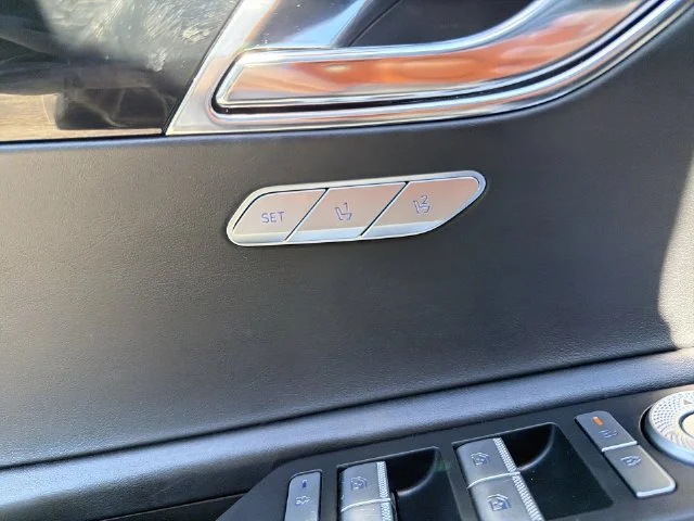 Used 2025 Silver Genesis 2.5T image 37