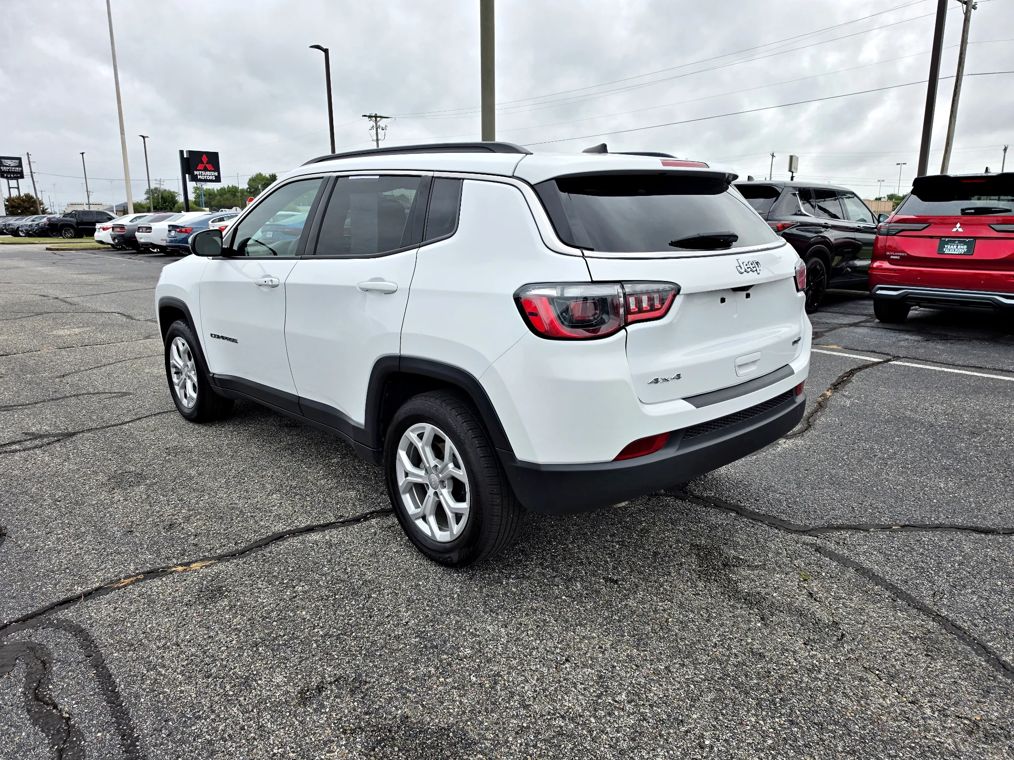 Used 2024 Bright White Clearcoat Jeep Latitude image 8