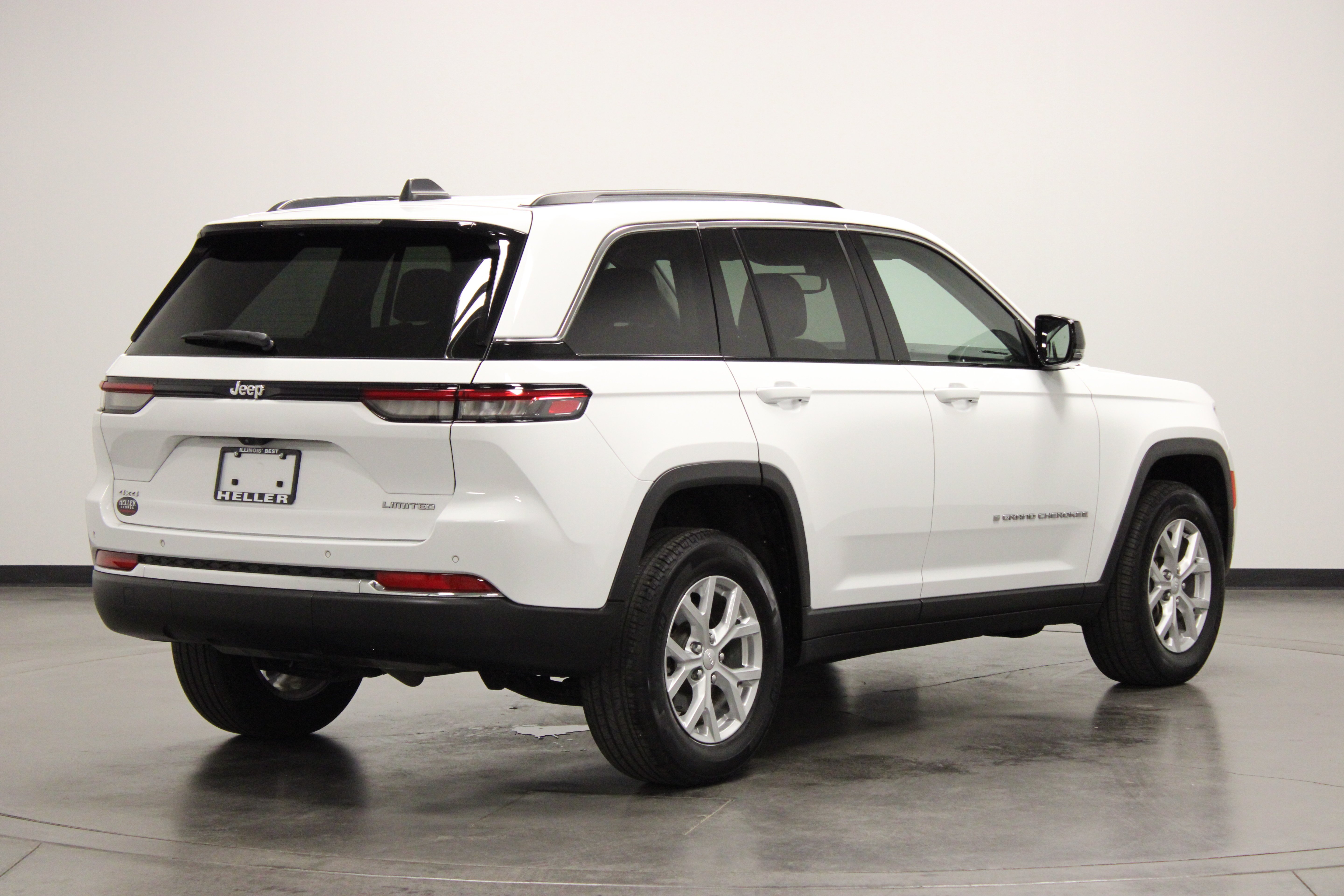 Used 2023 Bright White Clearcoat Jeep Limited image 8