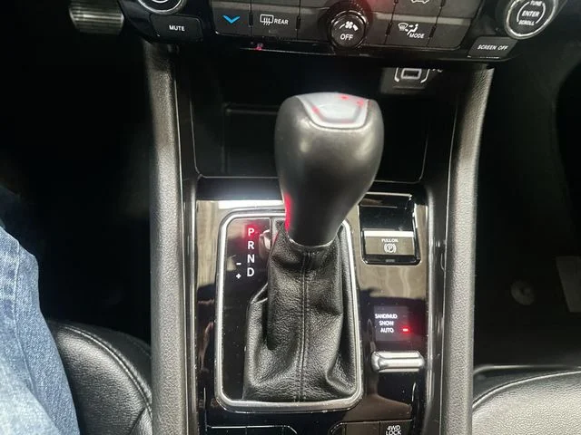 Used 2024 White Jeep Latitude image 21
