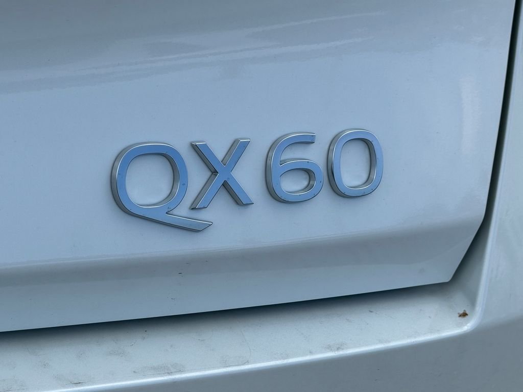 New 2027 RADIANT WHITE INFINITI Luxe FWD image 9