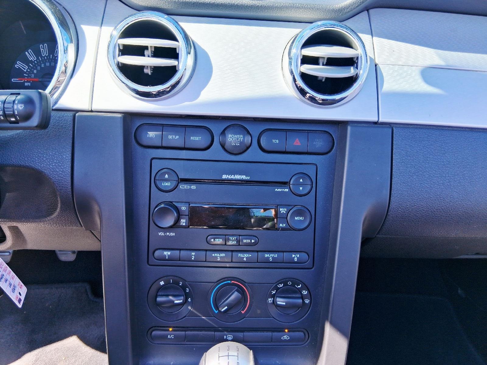 Used 2007  Ford GT Deluxe image 23