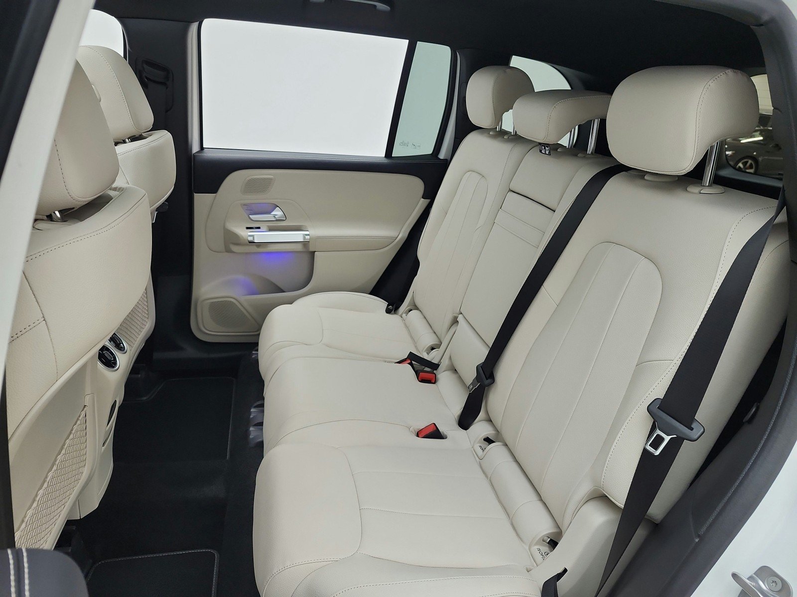 New 2026 Polar White Mercedes-Benz GLB 250 SUV image 11