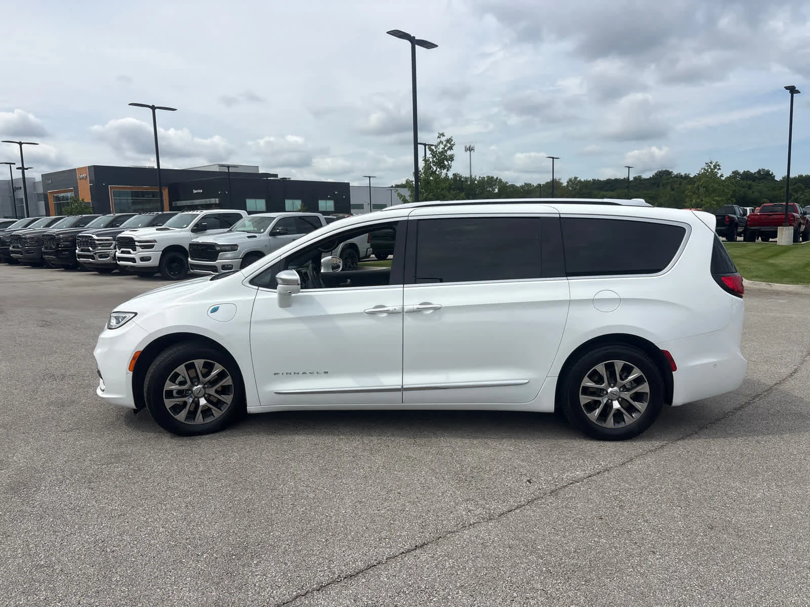 Used 2022 Bright White Clearcoat Chrysler Hybrid Pinnacle image 6