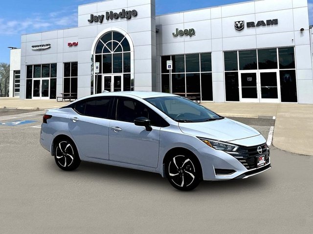 2025 Nissan Versa 1.6 SR