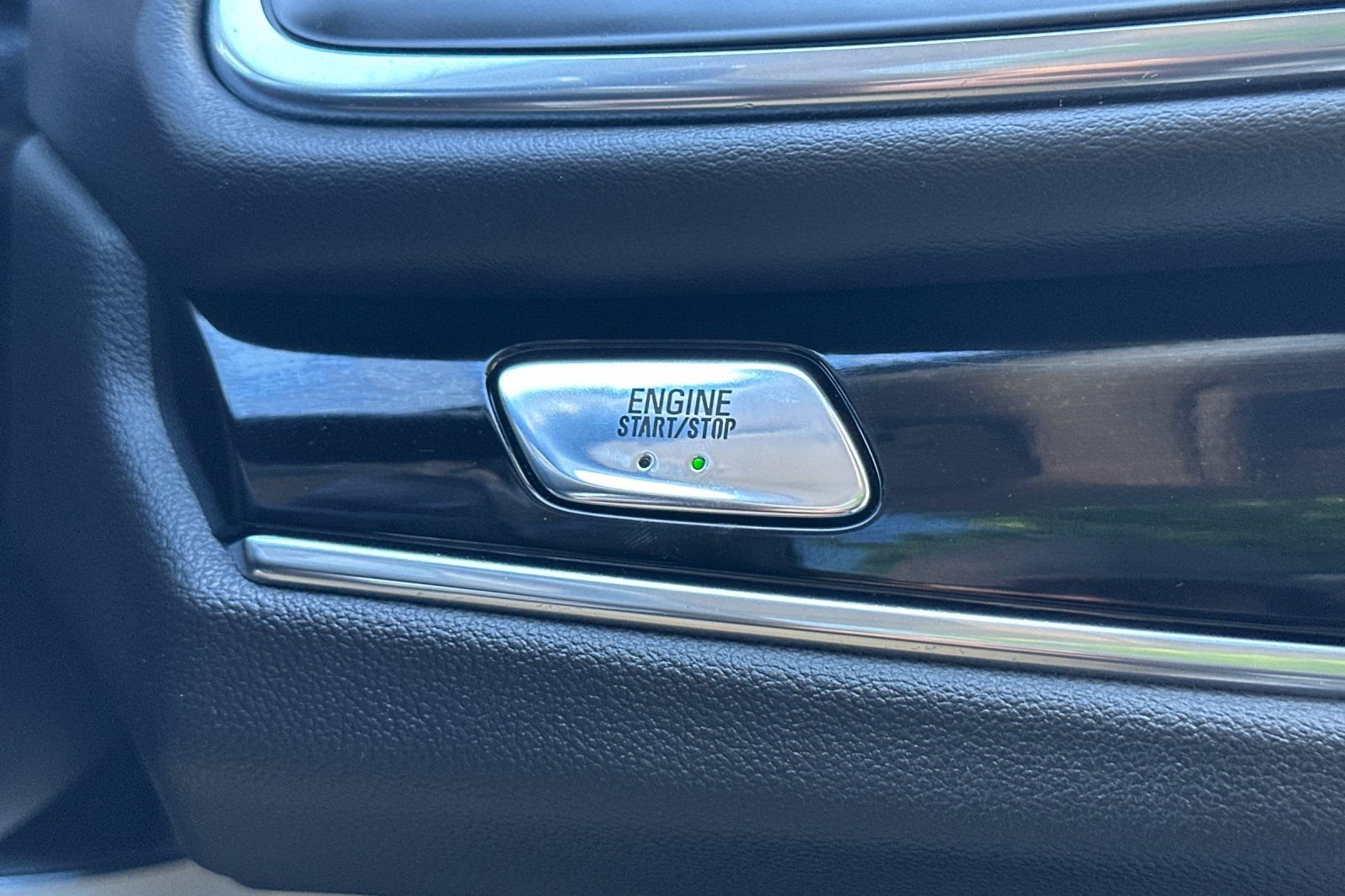 Used 2024 Green Buick Avenir image 23