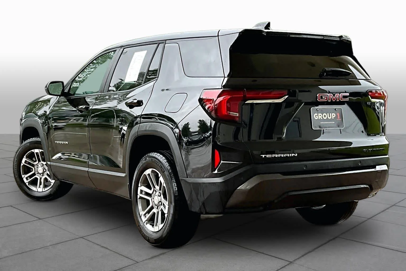 Used 2025 Ebony Twilight Metallic GMC FWD Elevation image 11