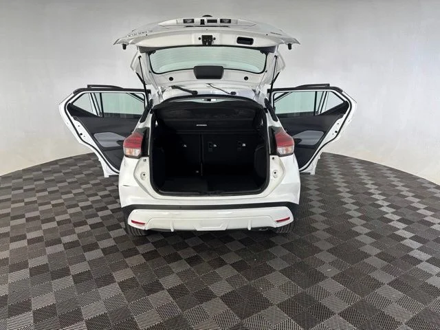Used 2024 White Nissan SR image 15