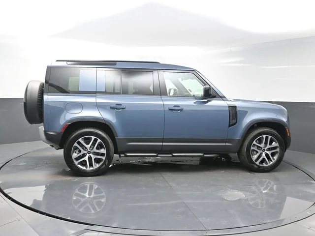 Used 2025 Blue Land Rover S image 8