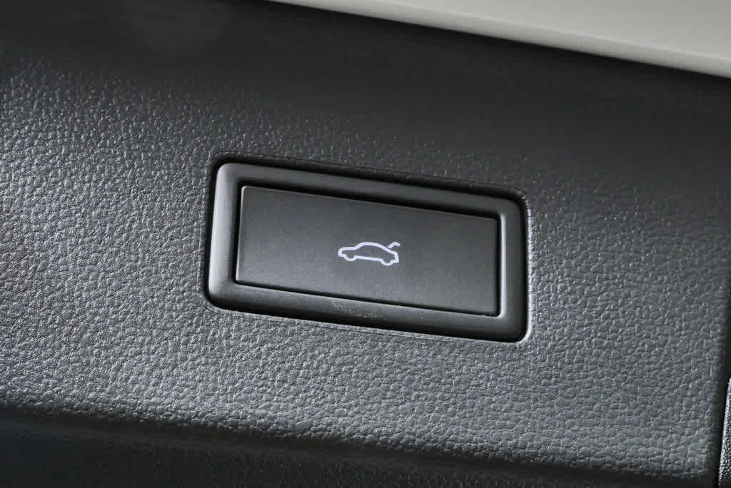 New 2026 Opal White Pearl Volkswagen 2.0T Peak Edition image 28