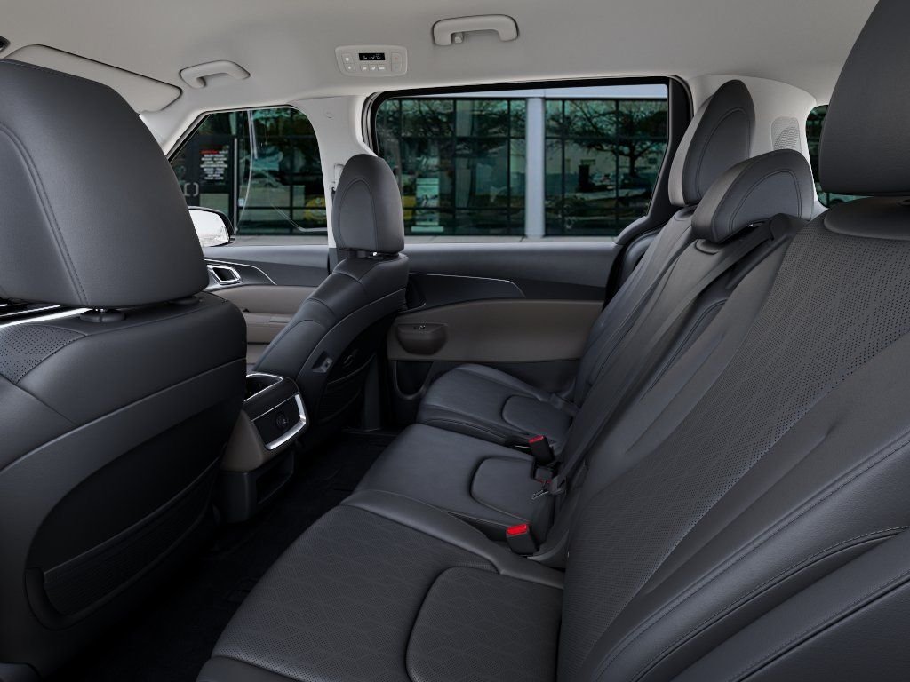 2026 Kia Carnival LXS - Photo 18