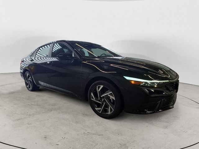 Used 2025 Black Hyundai SEL Sport image 7