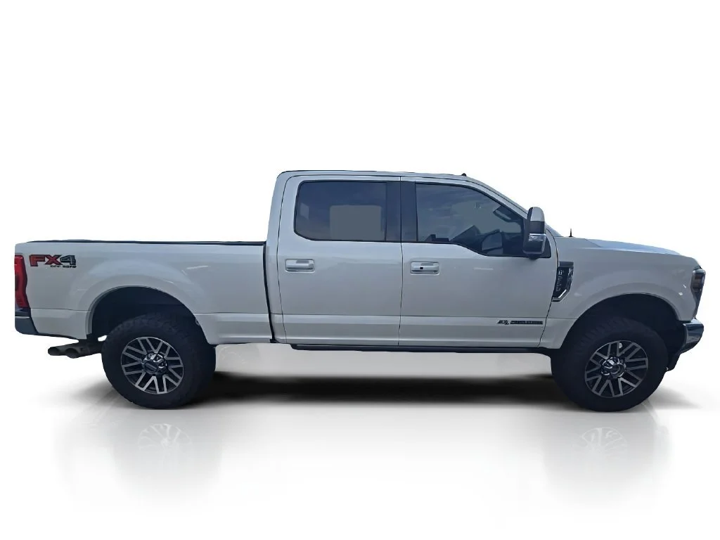 Used 2019 White Platinum Me Ford XL image 9