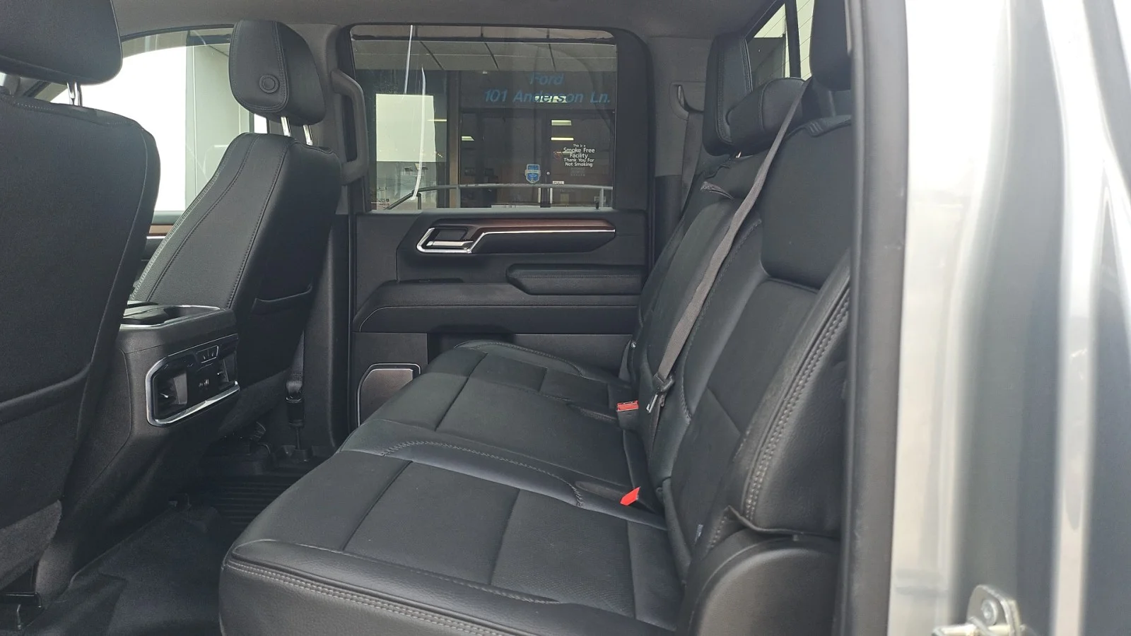 Used 2024 Silver GMC  image 13