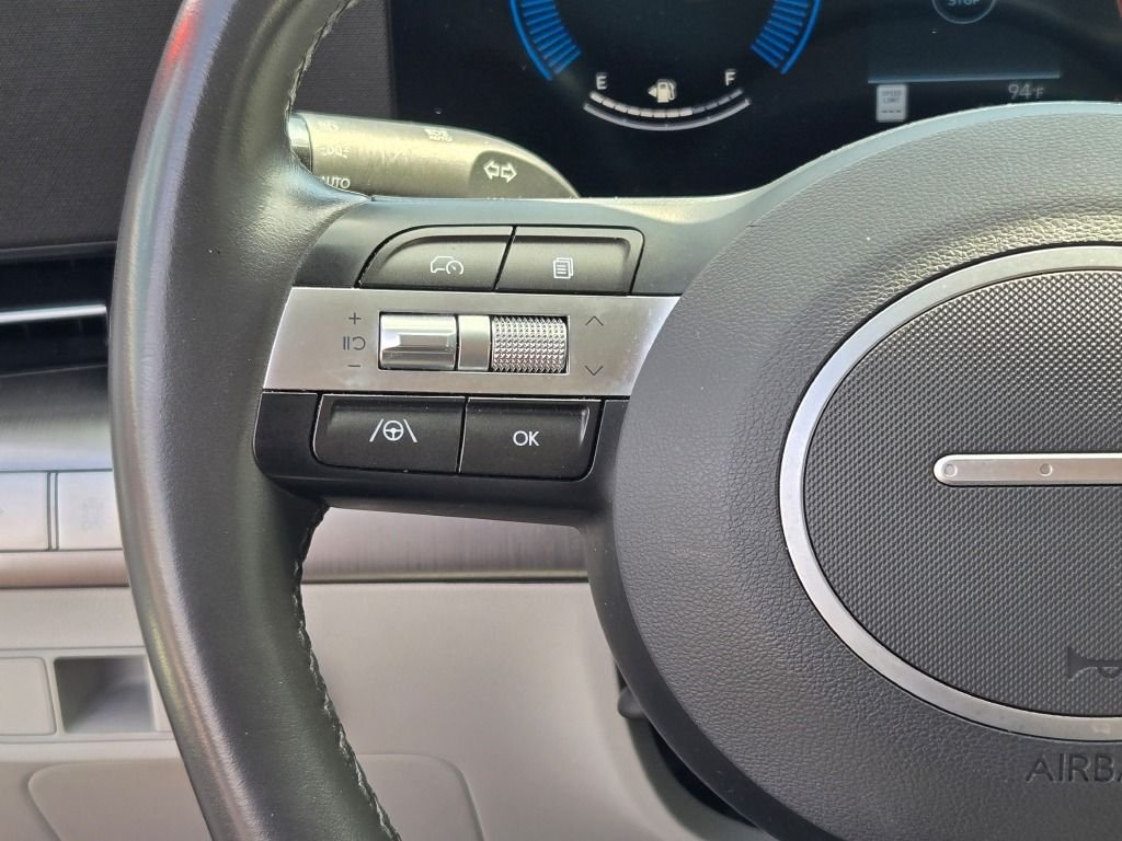 Used 2025 Orange Pearl Hyundai SEL image 28