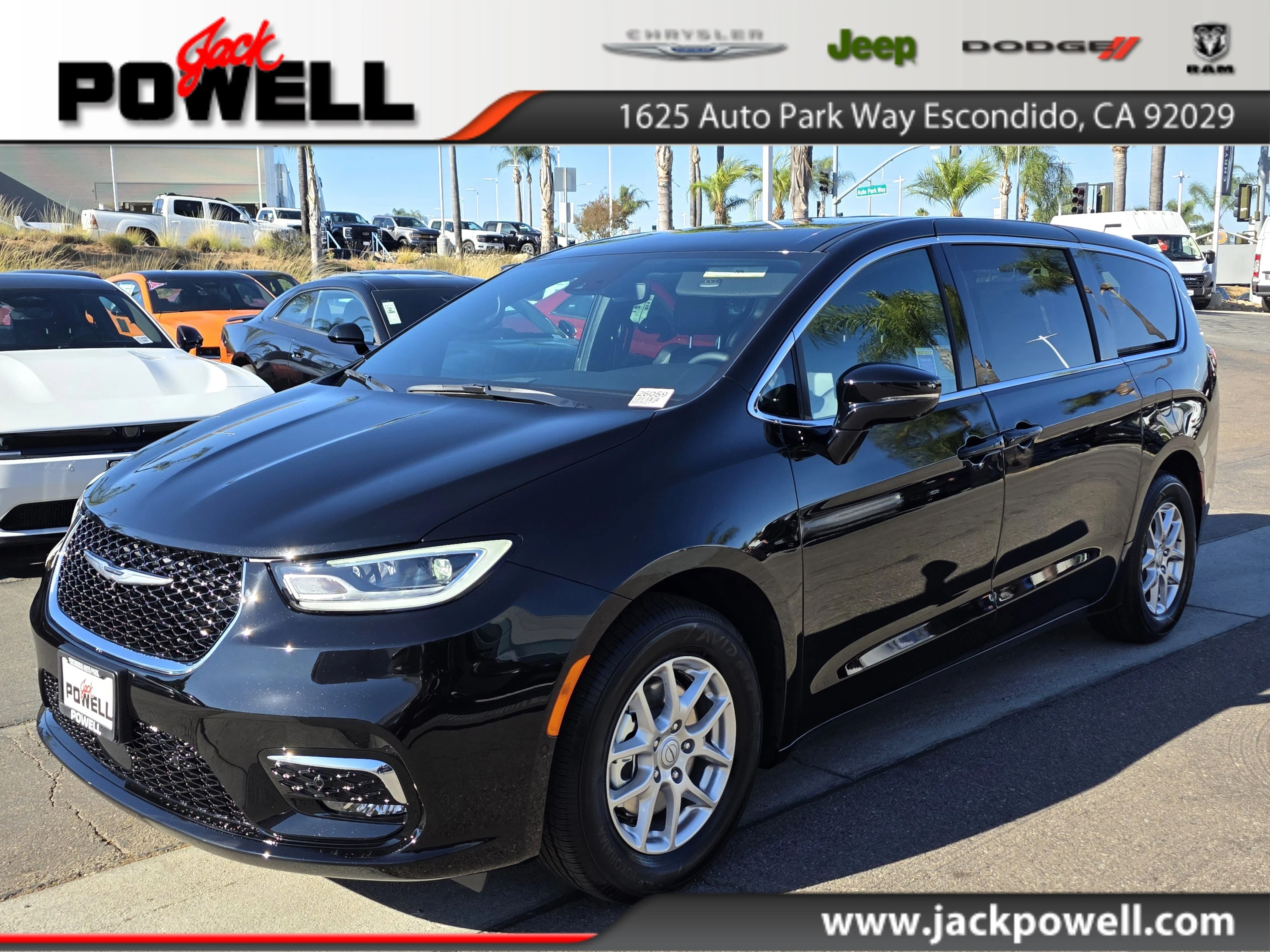2026 Chrysler Pacifica Select's photo