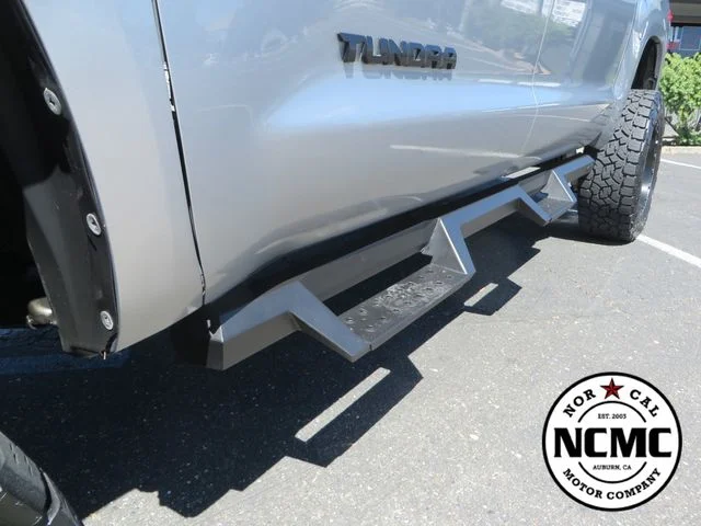Used 2018 Silver Toyota SR5 image 11