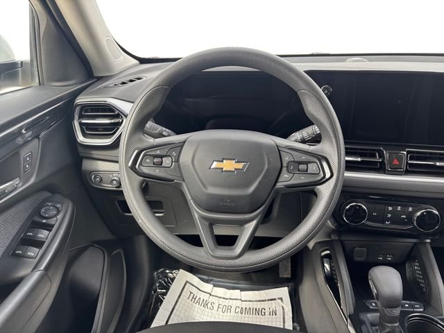 Used 2025 White Chevrolet LT image 13