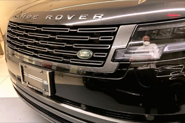 Used 2023 Santorini Black Metallic Land Rover Autobiography image 33