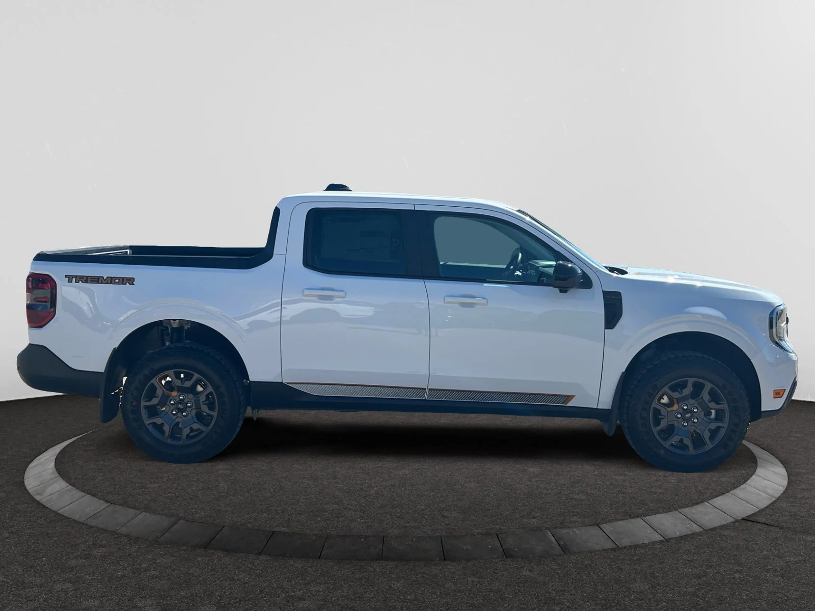 New 2026 Oxford White Ford Tremor image 6
