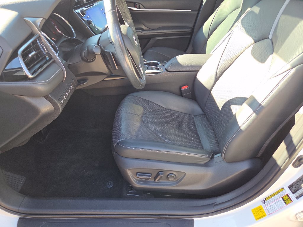 Used 2020 Wind Chill Pearl Toyota XSE V6 image 6