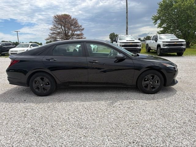 Used 2023 Black Hyundai SEL image 5