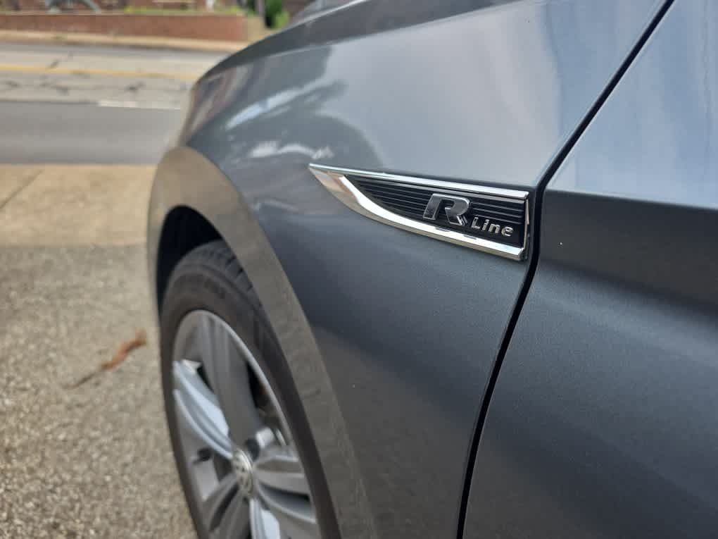Used 2021 Platinum Gray Metallic Volkswagen R-Line image 7